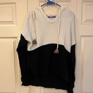 Madewell black & white sweater with hood and tassels size S